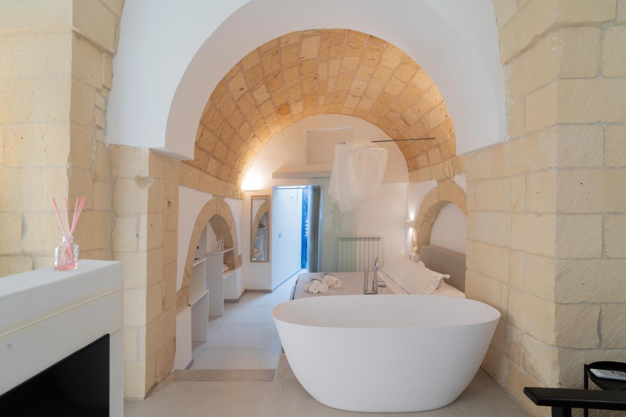 Dimora Barocca Luxury Suites Lecce Exteriör bild